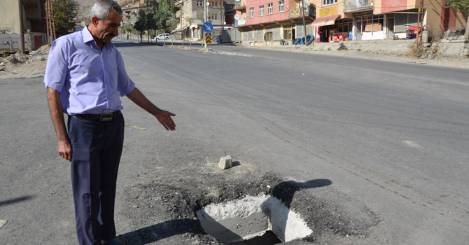 Hakkari'de Açık rögar kazalara davetiye çıkarıyor