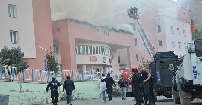Hakkari’de korkutan yangın