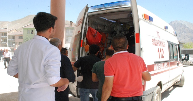 Çukurca'da üs bölgesine roketli saldırı