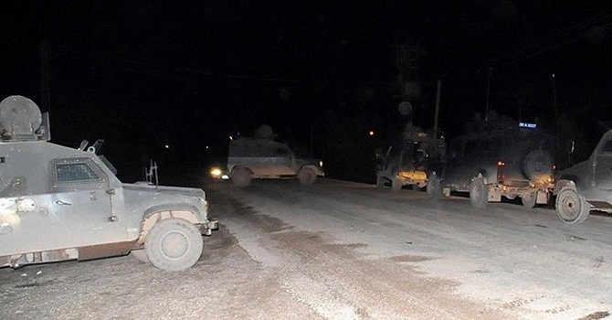 Askeri araç ile TIR çarpıştı: 4 asker bir korucu yaralı