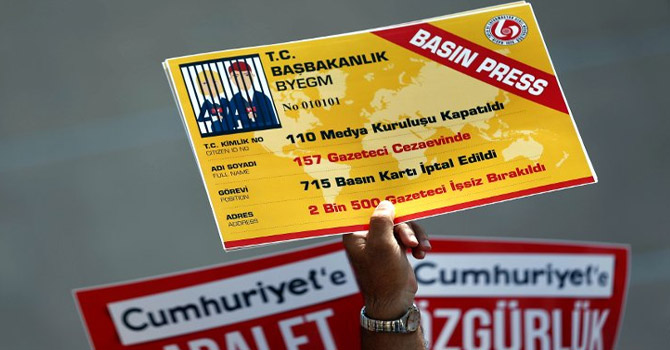 2016'da 889 basın kartı iptal