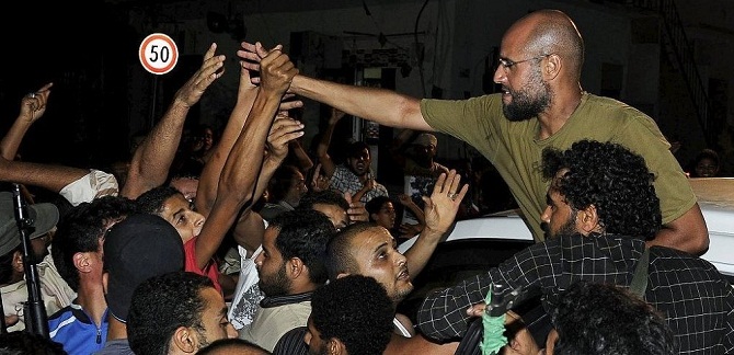 Kaddafi'nin oğlu, Libya'yı kurtarmak için siyasete geri dönüyor