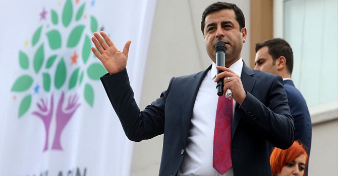 Demirtaş'a 'katil' diyen 4 kişiye hapis cezası