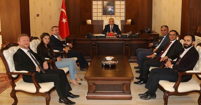 Hakkari Barosu'nun yeni yönetimi Vali Toprak'ı ziyaret etti
