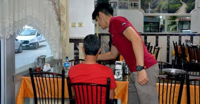 Elazığ Karakoçan'da 'insanlık masası'