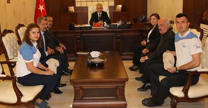 Hakkari PTT çalışanlarından Vali Toprak'a ziyaret!