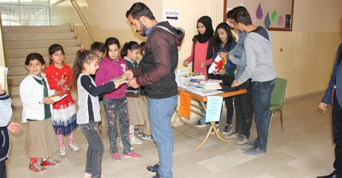 Şemdinli’de 'Bir Umut Sevgi Götür' projesi