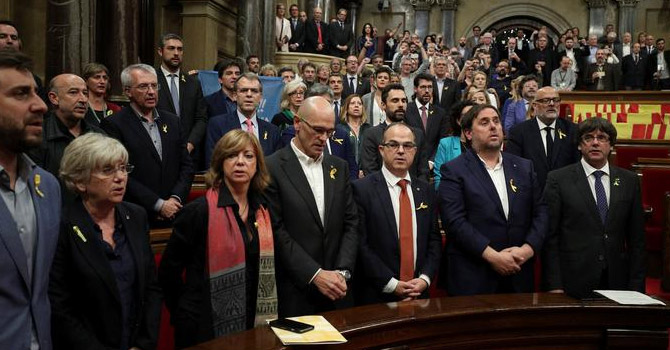 Madrid Katalan hükümetini feshetti