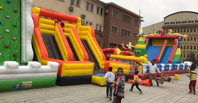 Hakkari'de 29 Ekim'e özel oyun parkı kuruldu