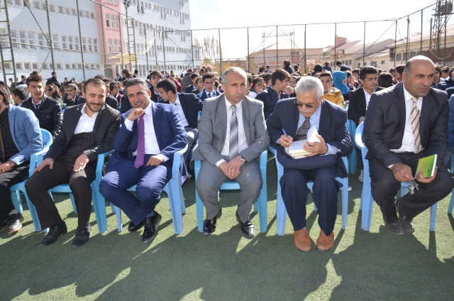 Yüksekova'da imza kampanyası düzenlendi