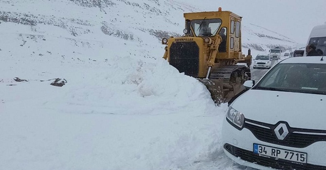 Van- Bahçesaray yolu ulaşıma kapandı