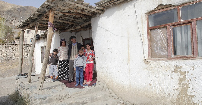 Hakkari'deki bu aile'ye ses verin... Çocuklar imkansızlıktan okulu bıraktı