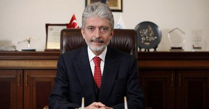 Tüm bürokratların istifasını istedi