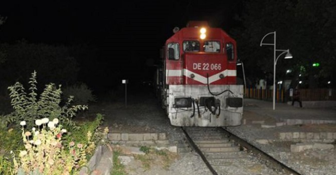Muş'ta Minibüse Tren Çarptı: 2 Ölü, 2 Yaralı