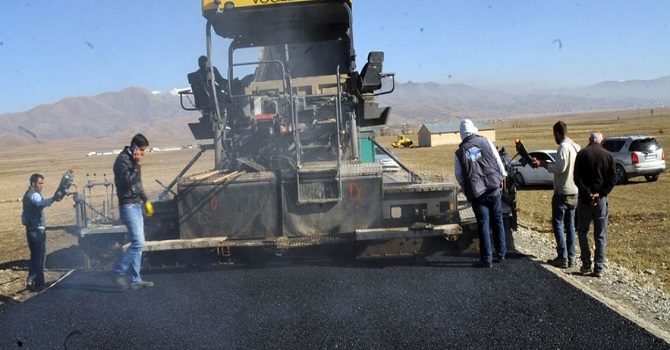Yüksekova'nın 2 Köy ve 1 Mezrasının Yolları İlk Kez Asfaltlandı