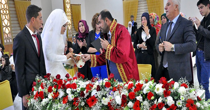 İlk kez bir müftü resmi nikah kıydı