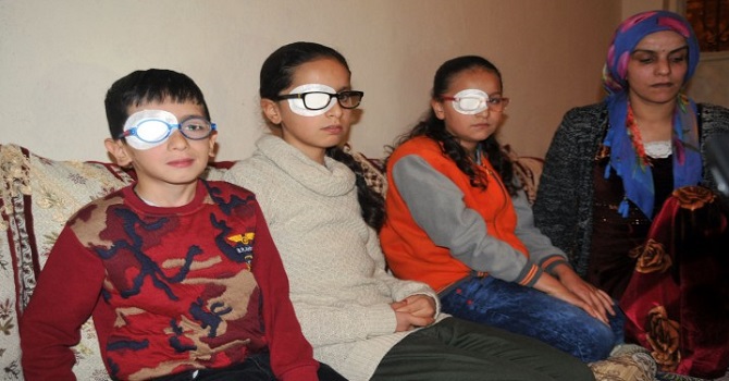 Yüksekovalı Ak ailesinin 3 Çocuğu da Yüksek Derecede Miyop