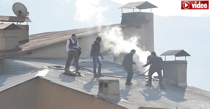 Hakkari'de korkutan yangın