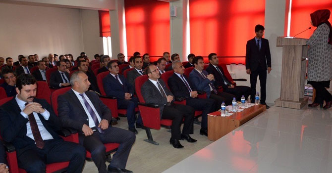 Yüksekova’da öğretmen bilgilendirme toplantısı