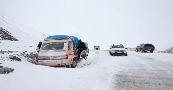 Van’da 56 yerleşim birimi ulaşıma kapandı