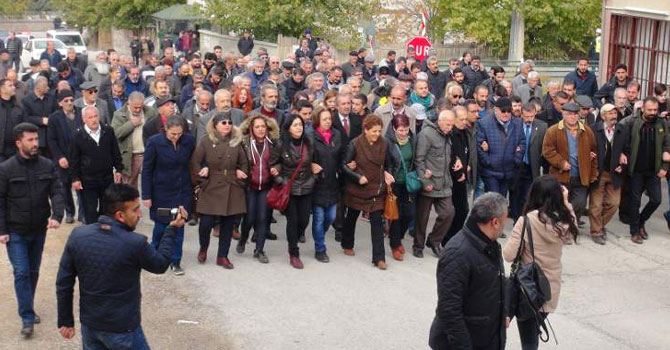 Malatya'da Alevilerin evlerinin işaretlenmesi protesto edildi