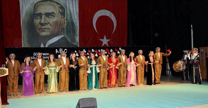 Hakkari'de 24 Kasım Öğretmenler günü kutlandı