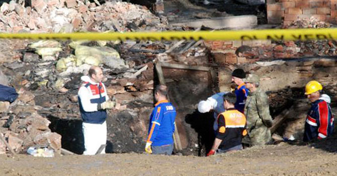 Yangın çıkan evde kaybolan aile aranıyor!