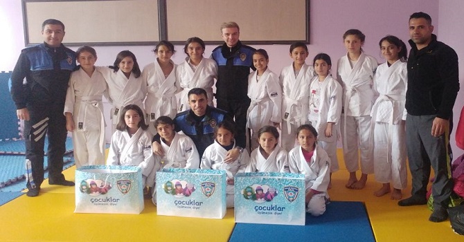 Hakkari Emniyeti'nden JUDO takımına ziyaret