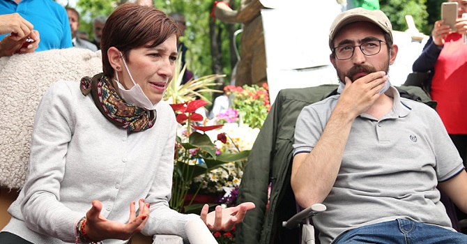 Nuriye Gülmen'e hapis cezası ve tahliye