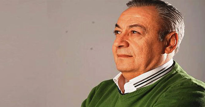 Profesör evinde ölü bulundu