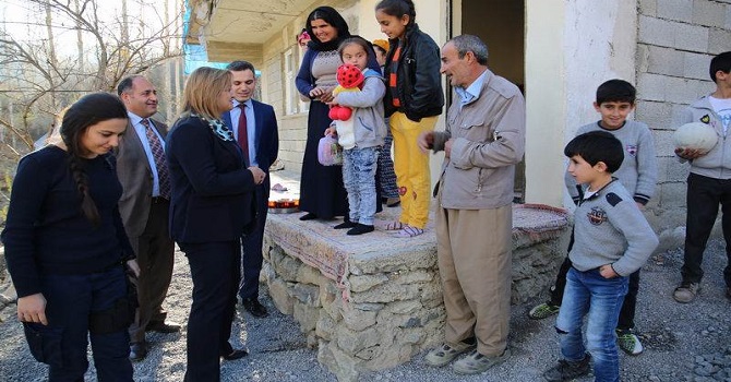 Dr. Funda Toprak, Engellileri evlerinde ziyaret etti