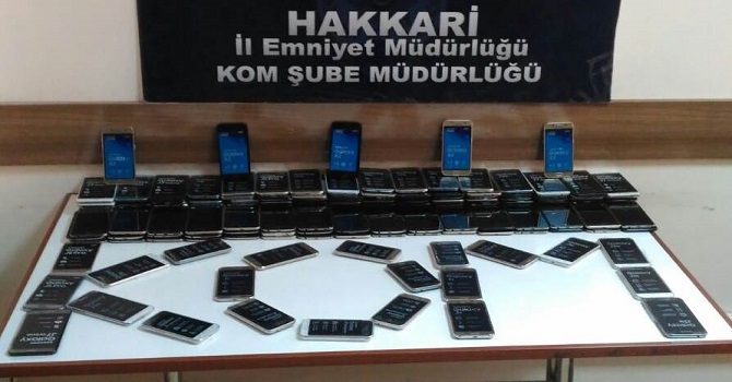 Hakkari'de Gümrük Kaçağı Malzemeler Ele Geçirdi