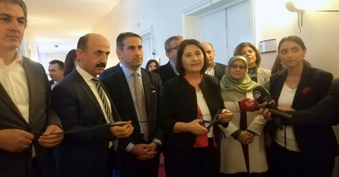 HDP Meclis’te 'fezleke sergisi' açtı
