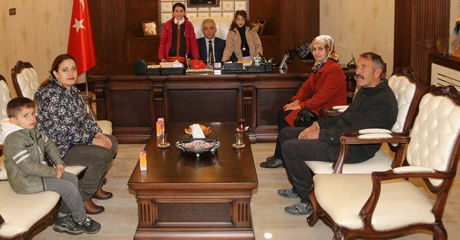 Minik öğrencilerden Vali Toprak'a ziyaret