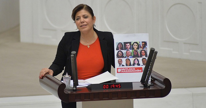 HDP'li Beştaş hakkında, tutuklu vekillerin fotoğrafını paylaştığı için fezleke