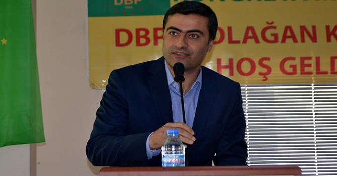 HDP Hakkari milletvekili Abdullah Zeydan duruşma için Elazığ'a götürüldü