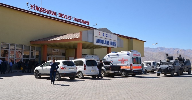 Yüksekova'da trafik kazası: 1'i ağır 2 yaralı