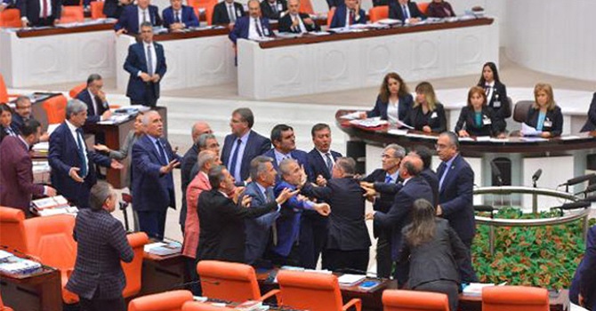 Ne mal olduğunu biliyorum' gerginliği