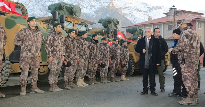 Hakkari Emniyetine Yeni Alınan Zırhlı Araçlar Hizmete Sunuldu
