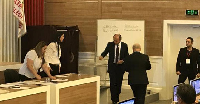 Ak Parti Ataşehir seçimini kaybetti