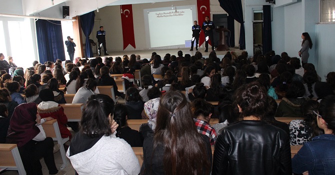 Hakkari'de Öğrencilere Polislik Mesleği Anlatıldı