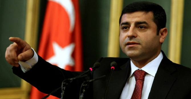 Demirtaş'tan AYM üyelerine: İstifa etmeyi düşünüyor musunuz?