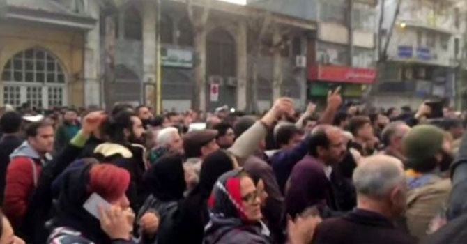 İran'da hükümet karşıtı protesto gösterileri yayılıyor