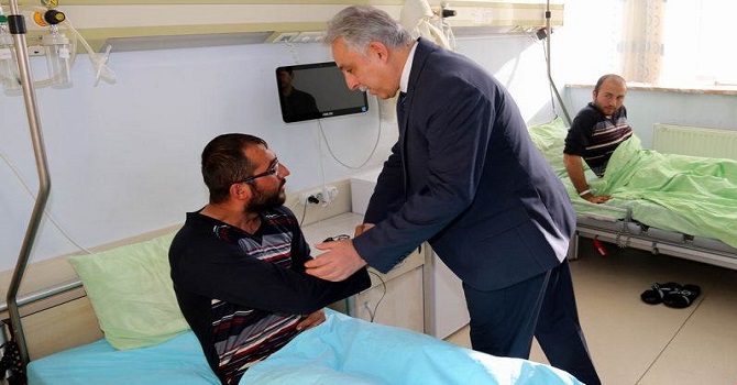 Vali Toprak, Çukurcadaki saldırıda yaralanan askeri ziyaret etti