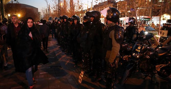 İran Devrim Muhafızları Komutanı: İsyanlar bastırıldı