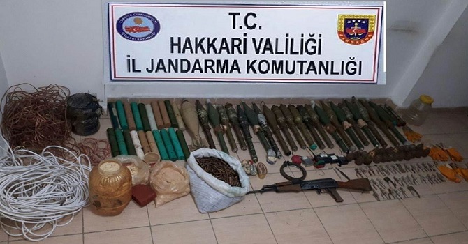 Hakkari ve ilçelerinde silah ve mühimmat ele geçirildi