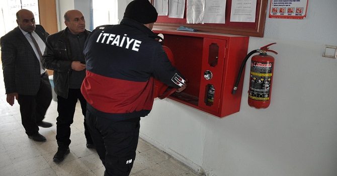 Yüksekova'da Okul Yangın merdivenleri ve yangın dolapları denetlendi