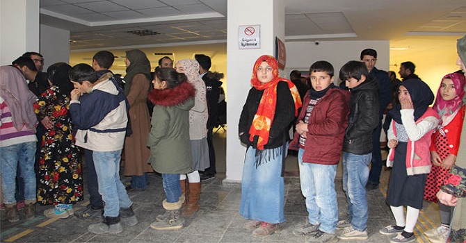 Şemdinli'de 150 öğrenci yedikleri yemekten zehirlendi