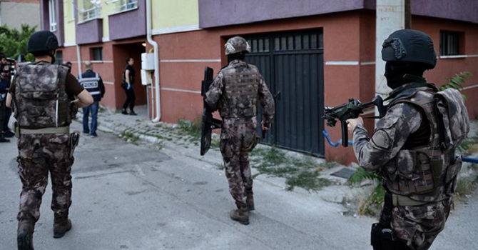 70 öğretmen hakkında gözaltı kararı