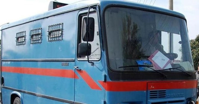 Ambulans yerine cezaevi aracına bindirilen hasta tutuklu hayatını kaybetti